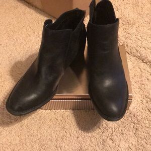 Born Booties size 11❤️